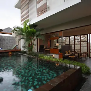 4* Herberg Tegal Sari